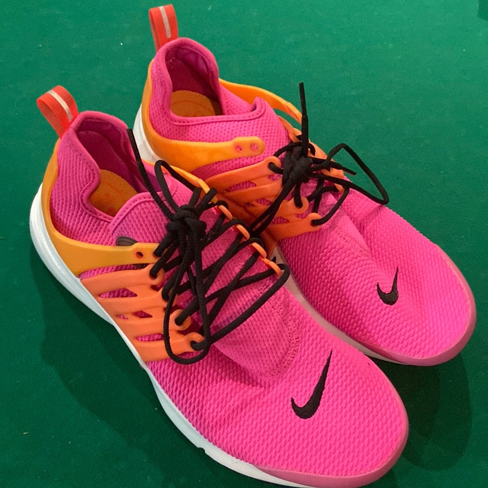 Women’s Nikes brand new size 11
